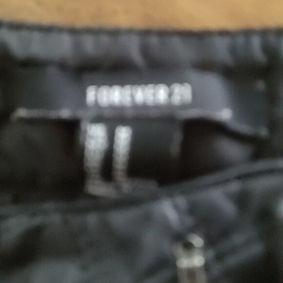 Forever 21 black faux leather quilted shorts Sz M - Picture 5 of 6